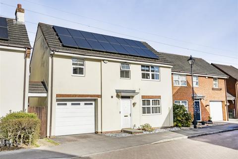 Curlew Drive, Chippenham 4 bed detached house for sale