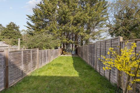 Ravenscar Road, Surbiton KT6 2 bed apartment for sale