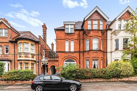 Claremont Gardens, Surrey KT6 1 bed flat for sale