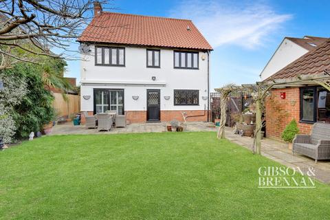 Wash Road, Basildon, SS15 4 bed detached house for sale