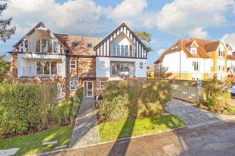 Queens Park Road, Caterham, Surrey 1 bed apartment for sale