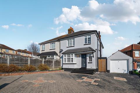 Midfield Avenue, Bexleyheath 3 bed semi