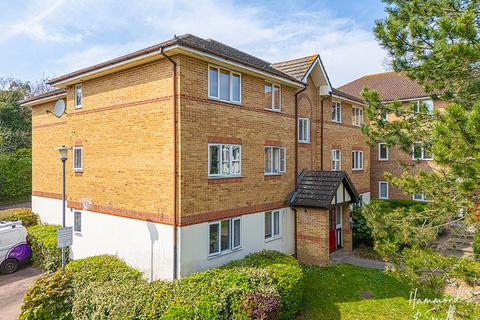 Woodland Grove, Epping CM16 1 bed apartment for sale