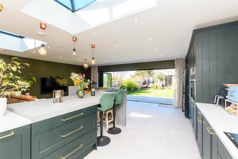 Coutts Avenue, Shorne, Gravesend, Kent 4 bed semi