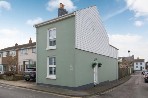 Sandown Road, Deal, Kent, CT14 2 bed detached house for sale