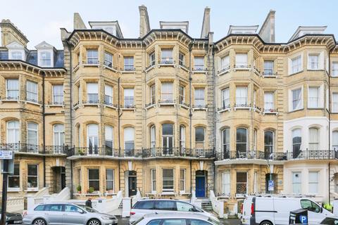 First Avenue, Hove, BN3 2 bed flat for sale