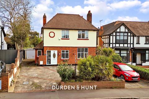 Slewins Lane, Hornchurch, RM11 3 bed detached house for sale