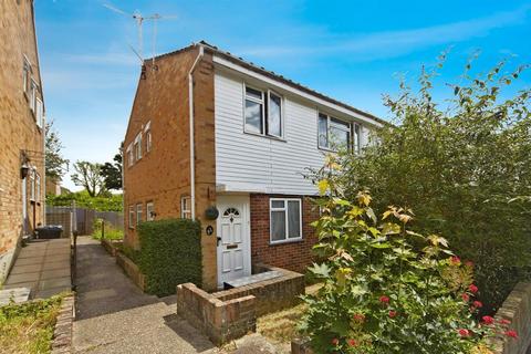 Swallowdale, South Croydon, CR2 8SJ 2 bed maisonette for sale
