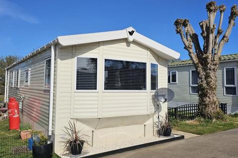 Flag Hill, Great Bentley, Colchester... 3 bed static caravan for sale