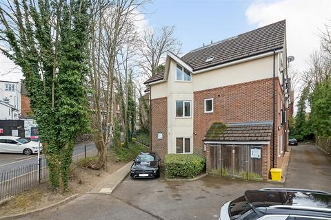 St. Lukes Road, Whyteleafe CR3 2 bed apartment for sale