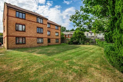 Escott Place, Chertsey KT16 1 bed flat for sale
