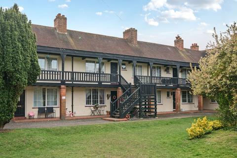 Manor Green Road, Epsom KT19 2 bed flat for sale