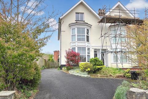 6 bedroom semi-detached house for sale