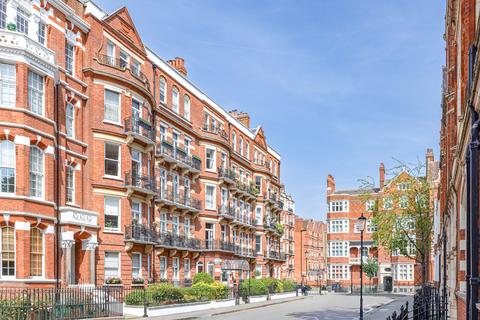 Cadogan Gardens, London SW3 3 bed apartment for sale