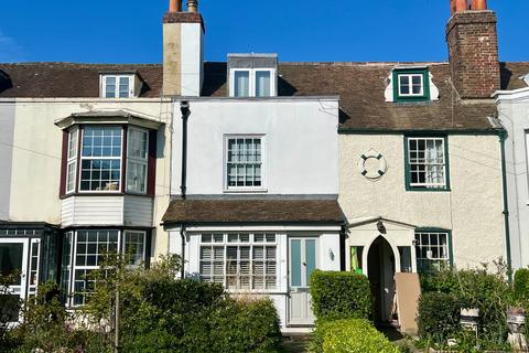 Victoria Road, Deal, Kent, CT14 3 bed terraced house for sale