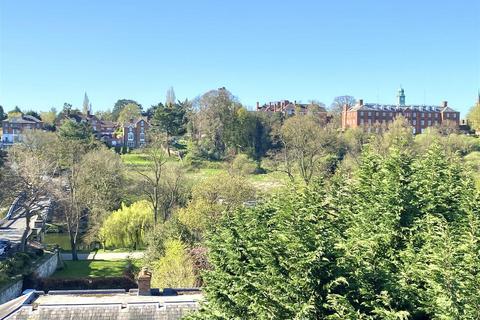 10 Kingsland Bridge Mansions... 2 bed apartment for sale