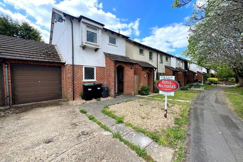 Arundel Close, New Milton, Hampshire.... 2 bed detached house for sale