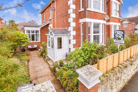 Hawksworth House, Sandown PO36 2 bed ground floor maisonette for sale