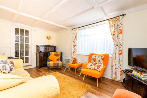 Cross Lane West, Gravesend, Kent 2 bed semi