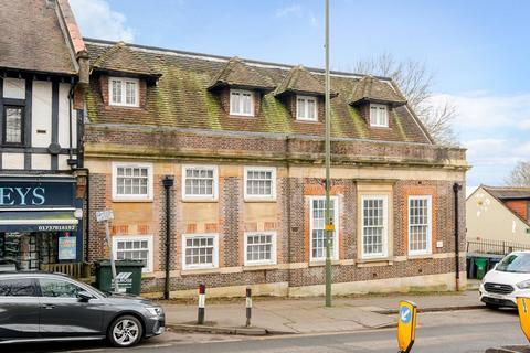 Station Approach, Tadworth, Surrey. KT20 2 bed flat for sale