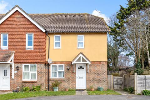 Pebble Walk, Littlehampton BN17 1 bed flat for sale