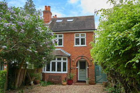 Gravel Hill, Emmer Green, Reading 4 bed semi