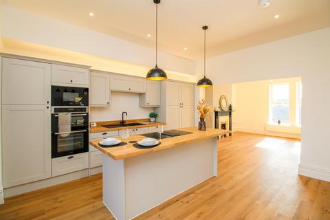 The Mount, Normanton WF6 4 bed semi