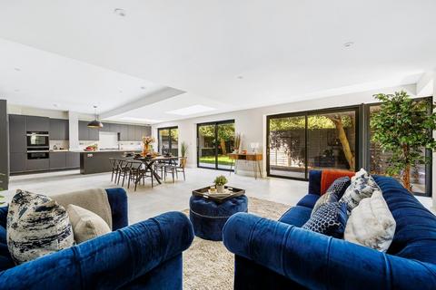 5 bedroom semi-detached house for sale