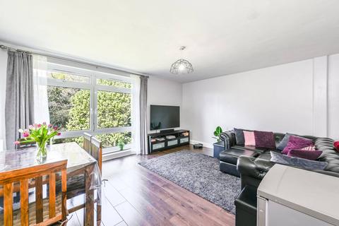 Spencer park, Wandsworth Common... 3 bed flat for sale