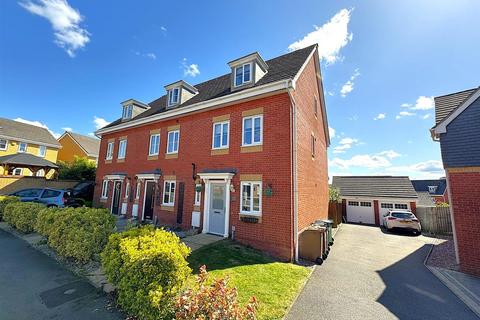 Chepstow Road, Corby NN18 3 bed end of terrace house for sale