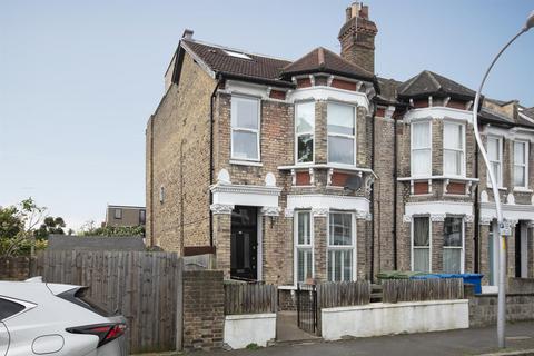 Muschamp Road, Peckham, SE15 3 bed apartment for sale