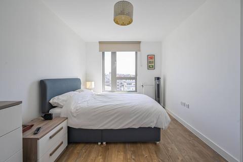 Waterside Heights, Docklands, London... 2 bed flat for sale