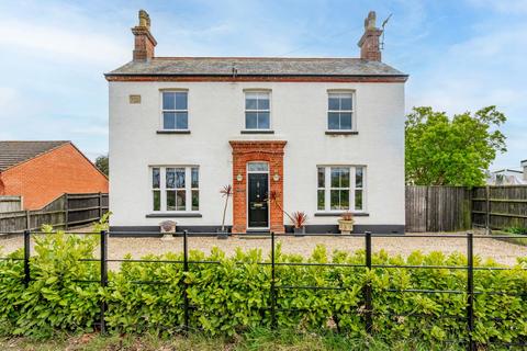 Private Road, Oulton Broad 3 bed detached house for sale