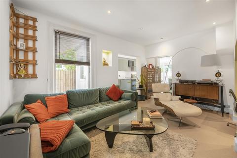 Kingsway, East Sheen, SW14 2 bed flat for sale