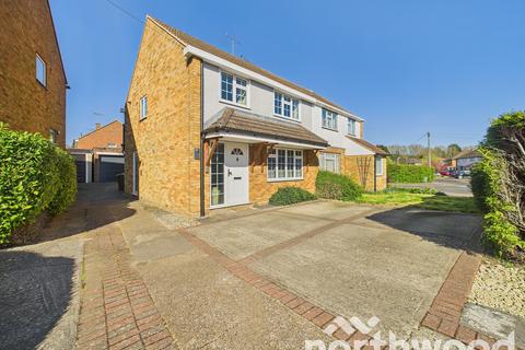 Harvey Road, Willesborough, Ashford... 3 bed semi