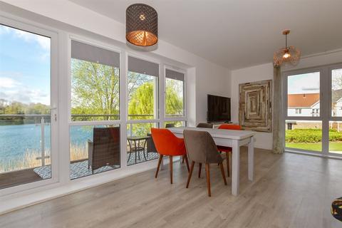 Walters Close, Snodland, Kent 2 bed apartment for sale