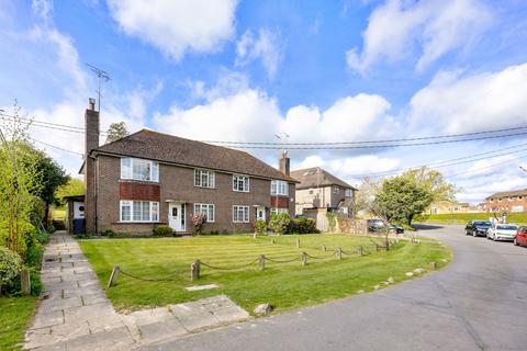 Greenways, Haywards Heath, RH16 2 bed maisonette for sale