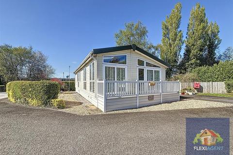 Riverside Caravan Park, Southport PR9 2 bed park home for sale