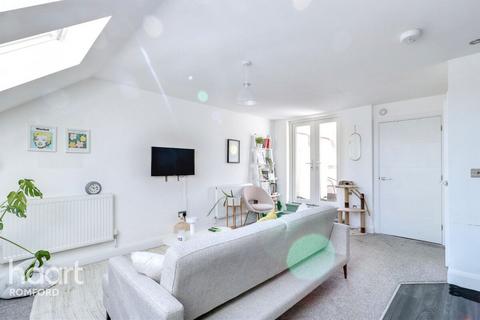 Fourth Avenue, Romford, RM7 0UA 1 bed apartment for sale