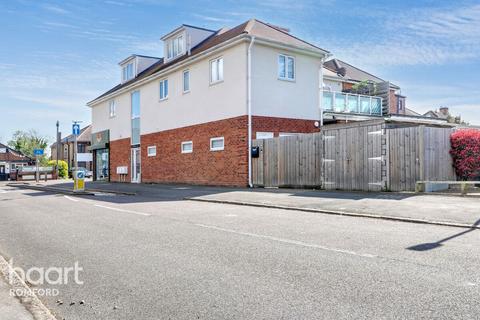 Fourth Avenue, Romford, RM7 0UA 1 bed apartment for sale