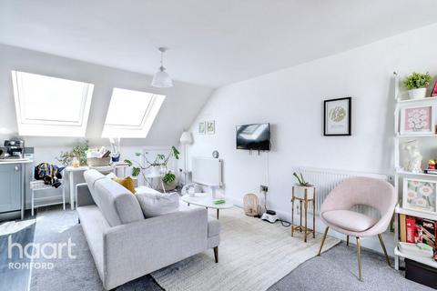 Fourth Avenue, Romford, RM7 0UA 1 bed apartment for sale