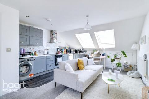 Fourth Avenue, Romford, RM7 0UA 1 bed apartment for sale