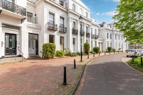 Park Crescent, Worthing 2 bed flat for sale