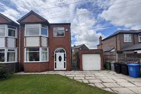 Leyburn Avenue Stretford, M32 8DZ 3 bed semi