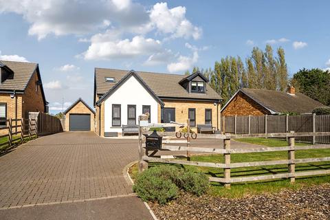 Top End, Renhold 4 bed detached house for sale