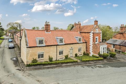 High Street, Osbournby, Sleaford... 3 bed cottage for sale