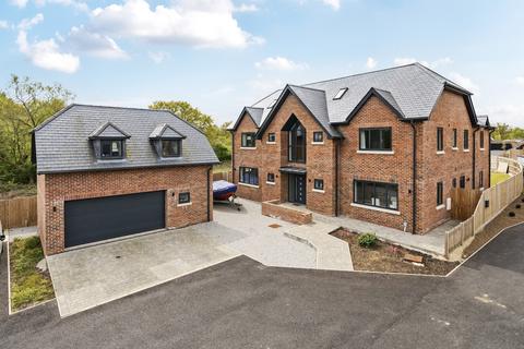 The Lawns, Burridge, Hampshire, SO31 6 bed detached house for sale