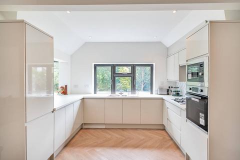Webb Estate, Purley, CR8 4 bed bungalow for sale
