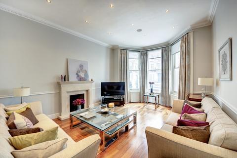 Beaufort Gardens, Knightsbridge SW3 2 bed apartment for sale