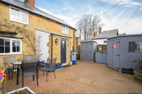 High Street, Brackley NN13 2 bed detached house for sale